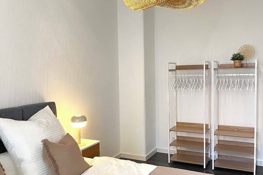 Ganze Wohnung, City Home - Top Lage - 2 Zimmer - 80qm - Smart Tv - Wifi - Balkon in Stuttgart, Stuttgart Region