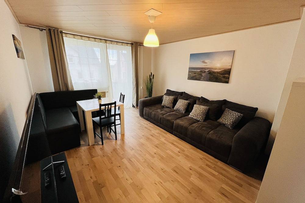 Ganze Wohnung, Großzügige Unterkunft + Wifi + Parkplatz in Rothenbach, Glauchau