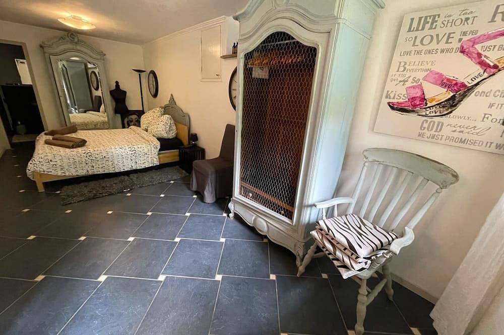 Gite de luxe dans un cadre paisible avec piscine privée chauffée à l'eau salée in Louvigné-du-Désert, Fougères-Vitré