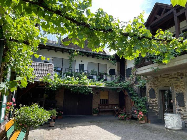 Ferienwohnung für 2 Personen, mit Balkon und Terrasse sowie Garten und Ausblick