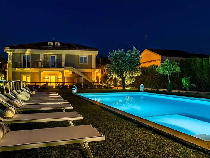 Ferienhaus für 12 Personen, mit Garten und Pool