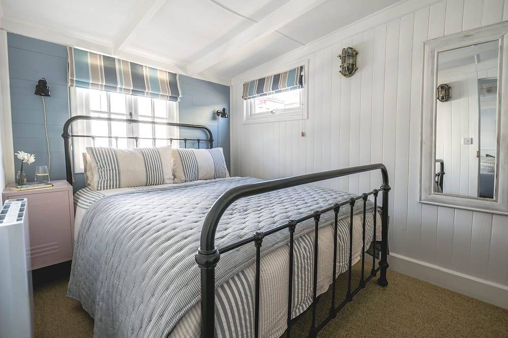 Saltmarsh -  a house that sleeps 5 guests  in 3 bedrooms in Felixstowe, Suffolk