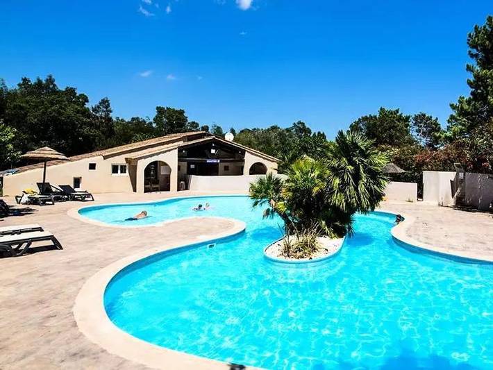 Camping pour 6 personnes, avec bassin pour enfant, animaux acceptés en Corse-du-Sud