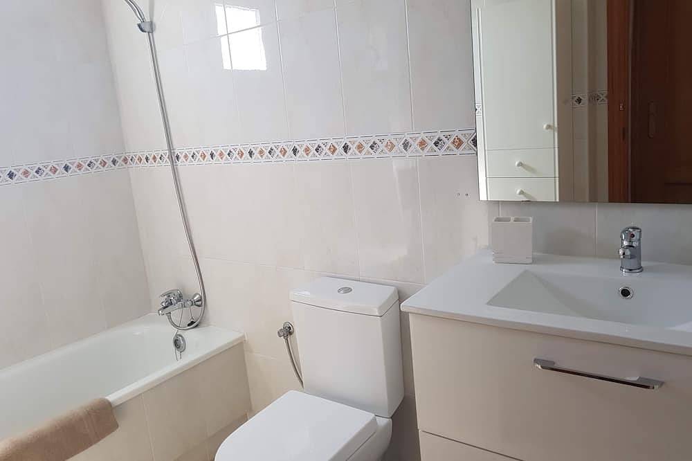 Apartamento entero, Park Beach. El apartamento hace esquina y tiene vistas al mar. in Torrevieja, Costa Blanca