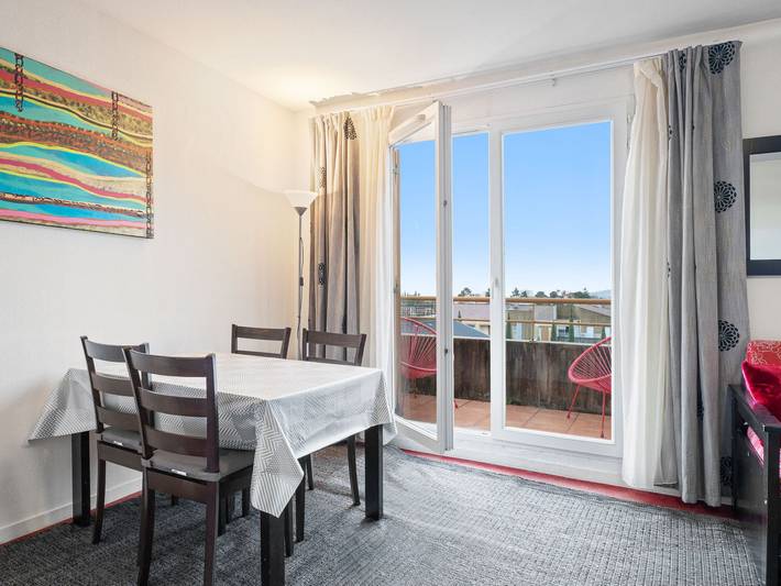 Ganze Wohnung, Gemütliche Ferienwohnung in Grasse mit Pool, Balkon und Parkplatz in der Nähe des Stadtzentrums in Grasse, Mittelmeerküste (Frankreich)