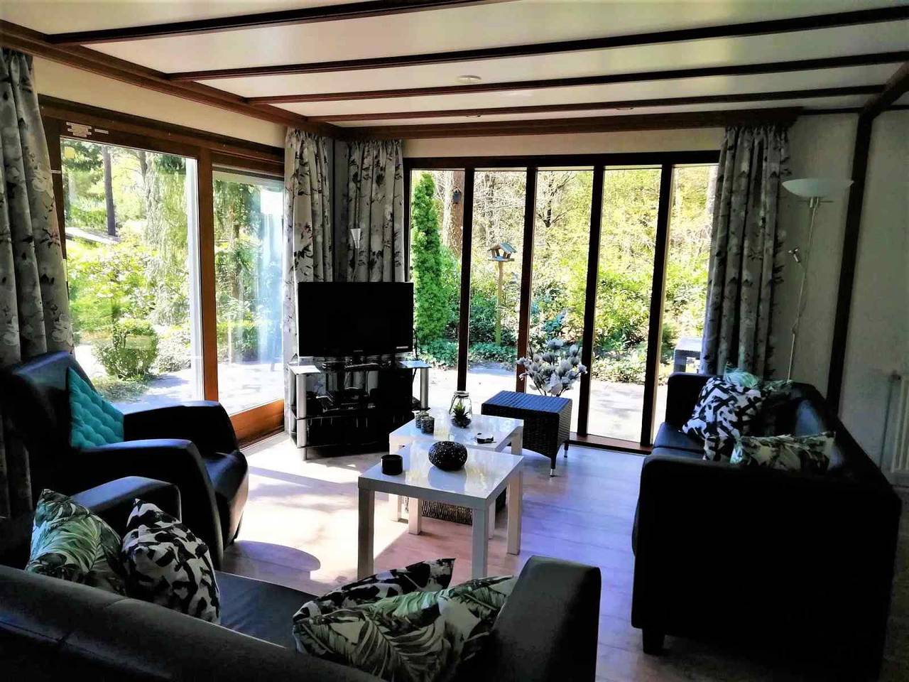 Ruim 6 persoons vakantiehuis met veel privacy op vakantiepark met overdekt zwembad in Nationaal Park Dwingelderveld