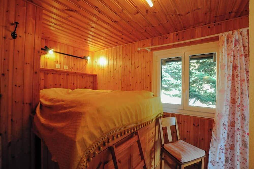 Chalet individuel de 100m2 avec jardin pour 5 personnes. Au calme, accès par la route des Echertes.T in Chandolin, Anniviers