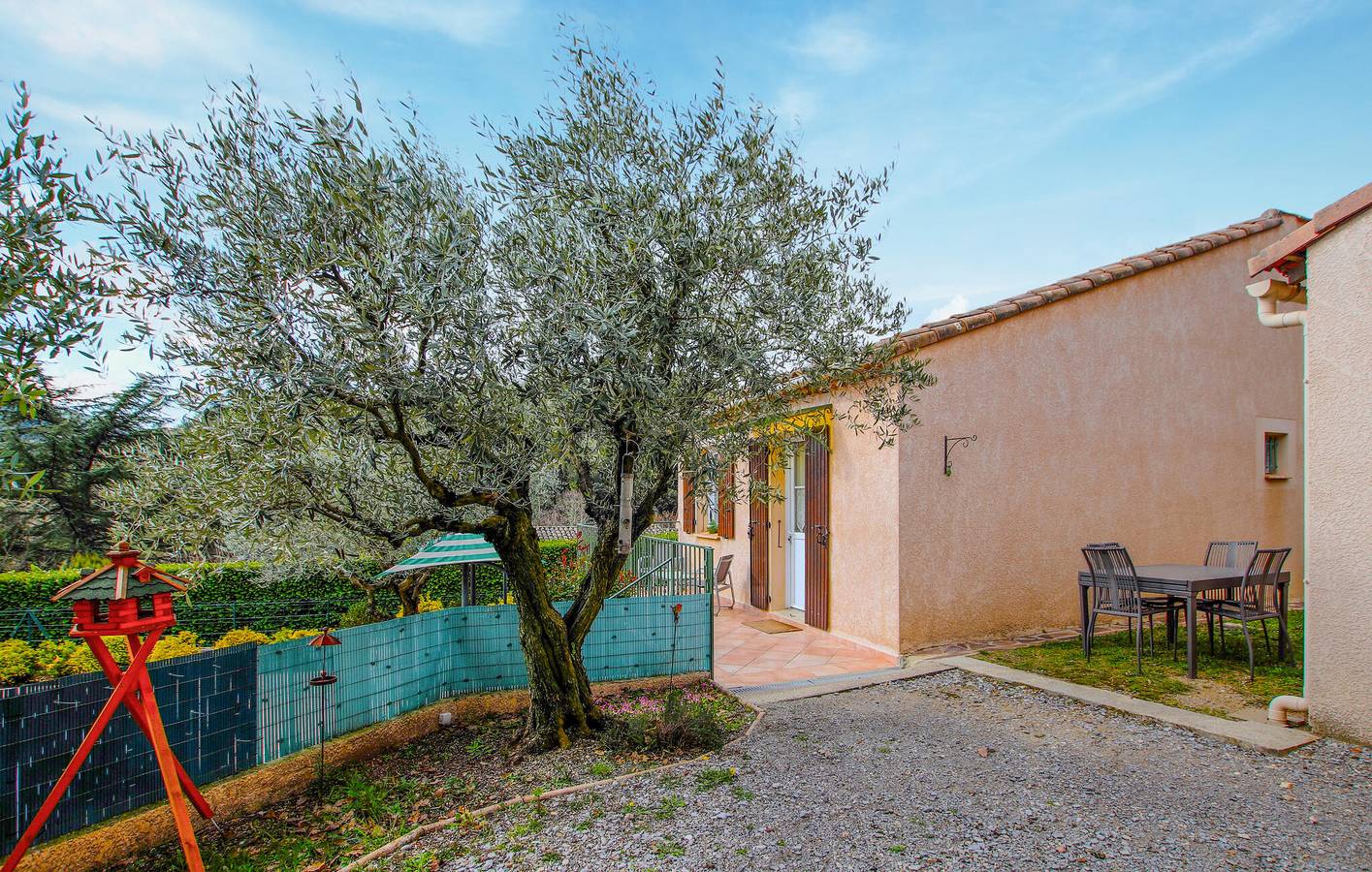 Gemütliche Wohnung mit Pool und Garten, nahe dem Stadtzentrum in Chassiers, Parc naturel régional des Monts d'Ardèche