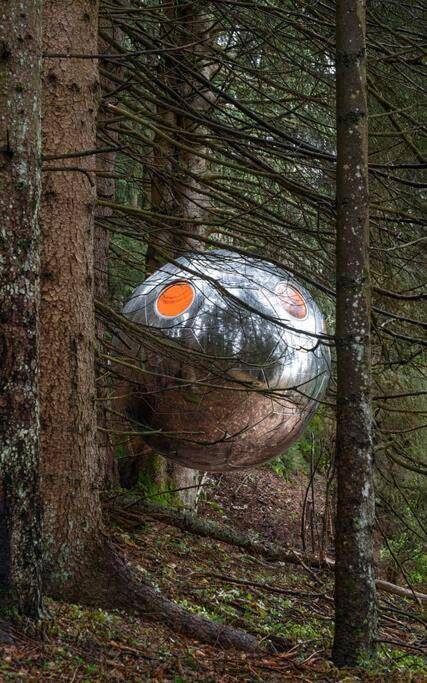 Mirror globe Kandasphere in Saint-Gervais-les-Bains, Pays du Mont-Blanc