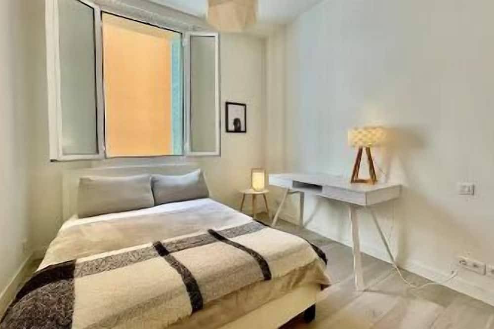 Ganze Wohnung, Spacious and stylish 3-bedroom apartment just steps from Monaco. Ideally located in the center of Beausoleil, it features contemporary decor, a fully equipped kitchen, air conditioning, and two modern bathrooms — perfect for a comfortable stay in Beausoleil, Nizza und Umgebung