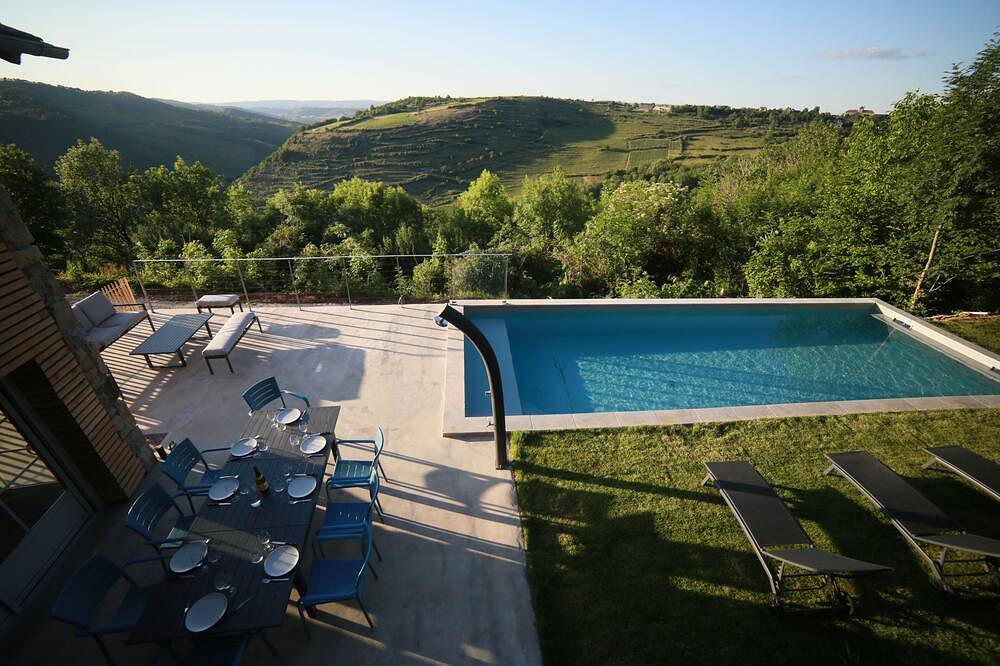 Maison Piscine  avec vue imprenable in Clairvaux-d'Aveyron, Aveyron