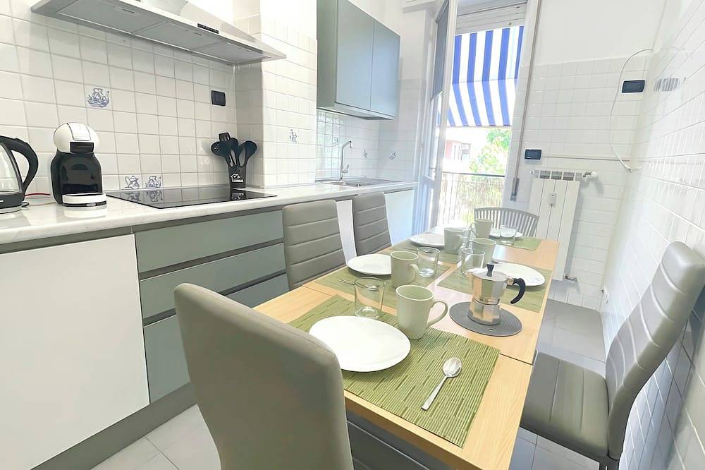 Entire apartment, [House of Sun] Relax & Beach 400 meters away in Albenga in Albenga, Riviera di Ponente