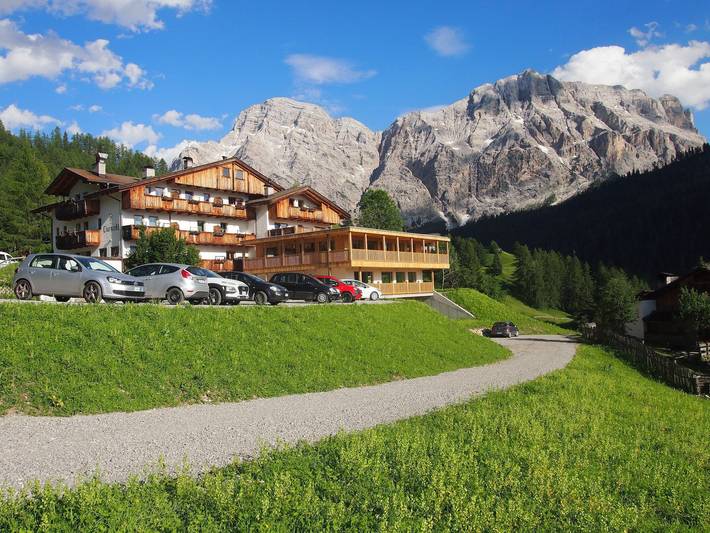 Hotel für 2 Personen, mit Whirlpool und Garten in Wengen (Italien)