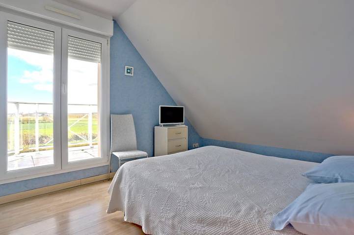 Beautiful home in Courtils with WiFi in Courtils, Baie du Mont-Saint-Michel