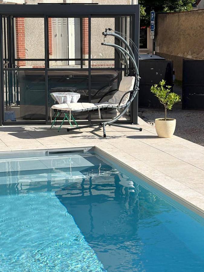 Chambre d’hôte pour 2 personnes, avec piscine ainsi que vue et terrasse, animaux acceptés
