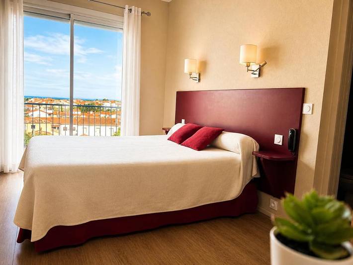 Hôtel pour 2 personnes, avec Balcon ainsi que Terrasse et Piscine