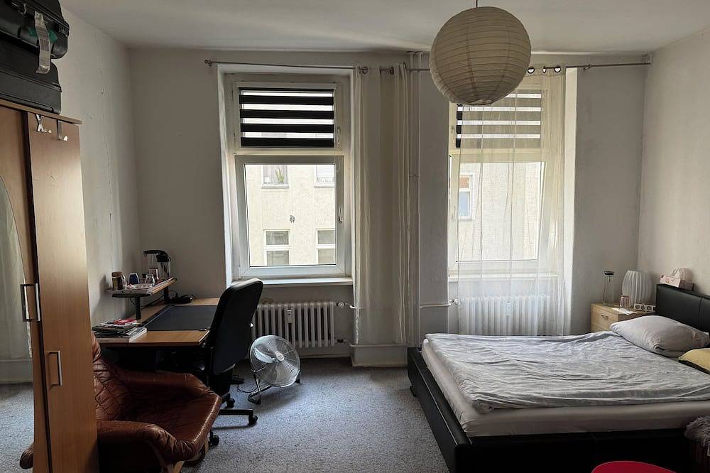 In Gemütliches, Zimmer in Wedding, 2 Minuten Entfernt von der Bushaltestelle in Berlin Gesundbrunnen, Berlín