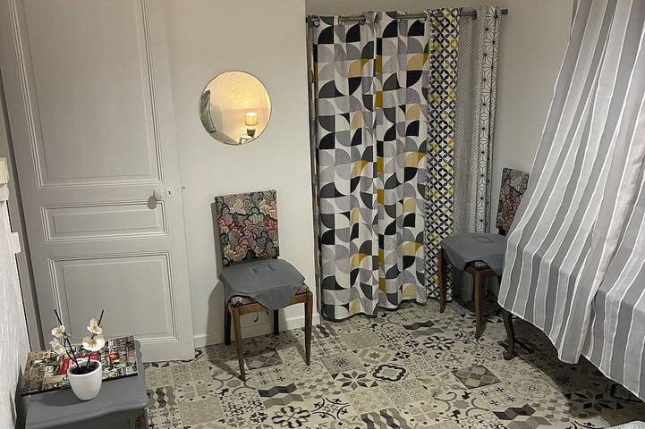 Nice, cozy, comfortable house in a quiet area, wifi, with 2 courtyards, 70m2, 2 bedrooms in Belleville-sur-Meuse, Verdun
