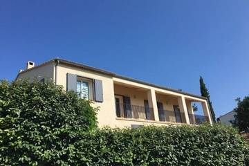 Location de vacances pour 8 personnes, avec balcon à Saint-Martin-de-Londres