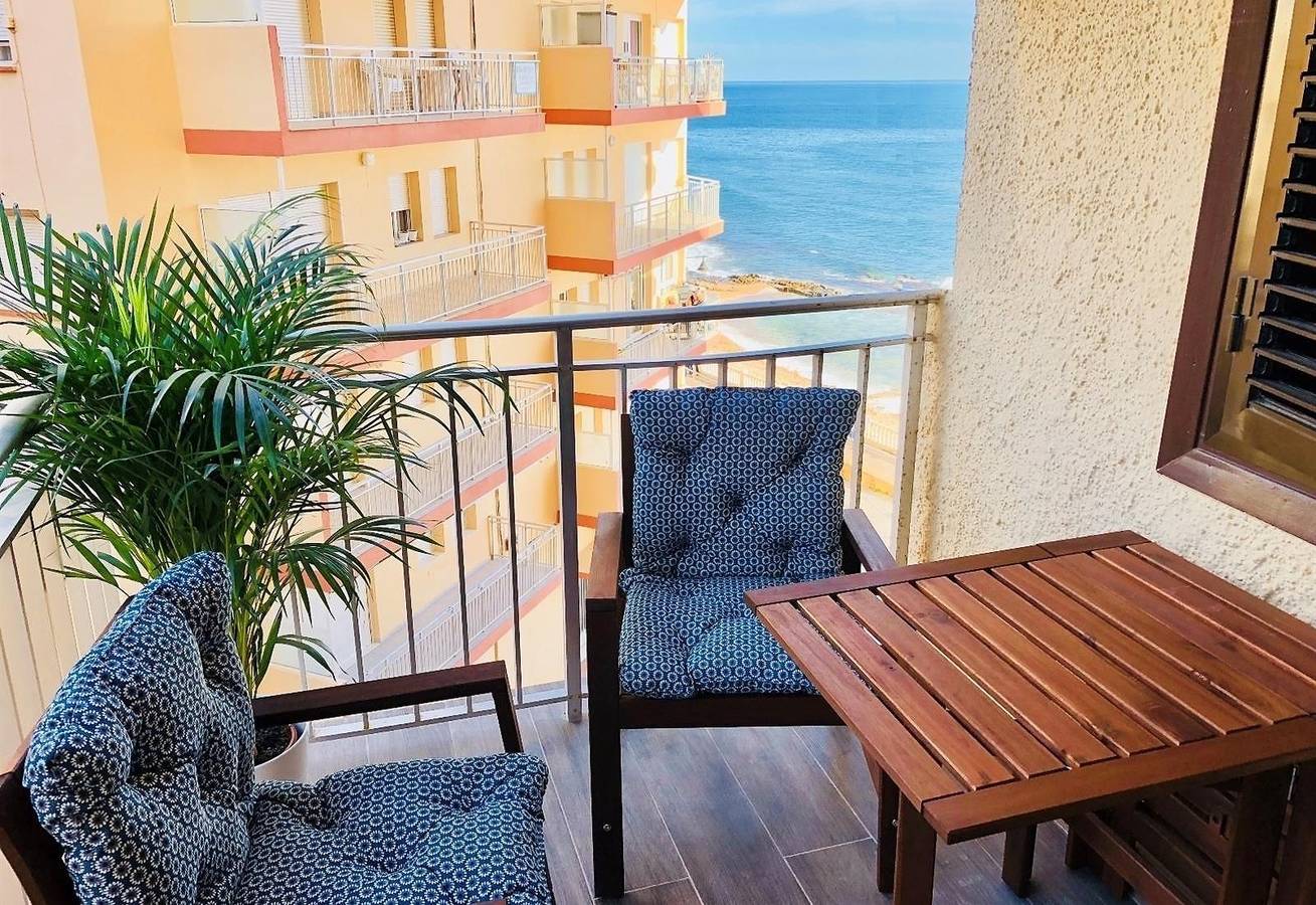 Geheel appartement, Huisdiervriendelijk appartement Rumoholidays met uitzicht op zee en Wi-Fi in Torrevieja Centre, Torrevieja