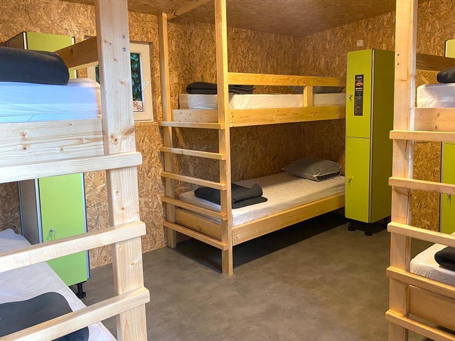 Camping La Faloise - Zimmer 1 person - Bett in Schlafsälen in Angicourt, Oise