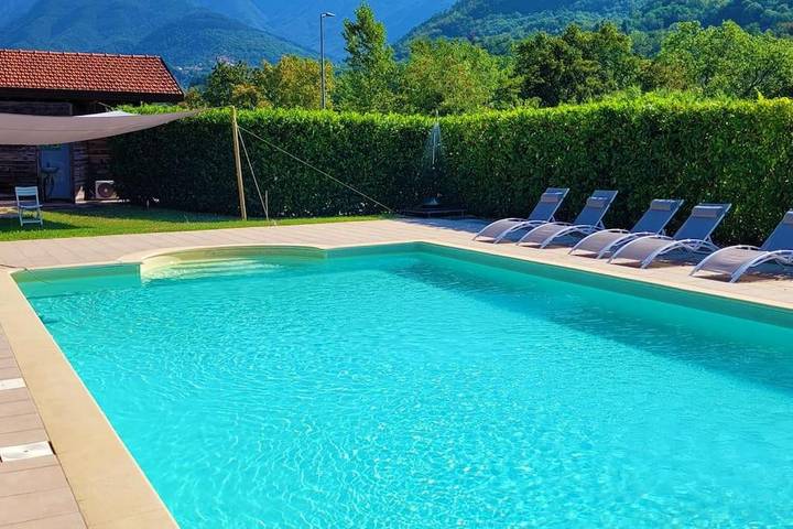 Ferienhaus für 11 Personen, mit Balkon und Terrasse sowie Garten und Pool