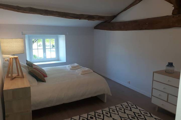 Location de vacances pour 6 personnes, avec terrasse ainsi que jardin et piscine à Arces - 3