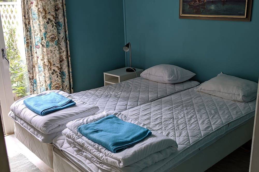 Gemütlicher Erholungshäuser mit idyliskt Blick auf den See. in Nyköping kommun