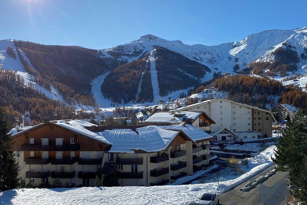 Appartement entier, Auron: superbe appartement 3/4 pièces rénové type chalet-6 personnes in Auron, Saint-Étienne-de-Tinée