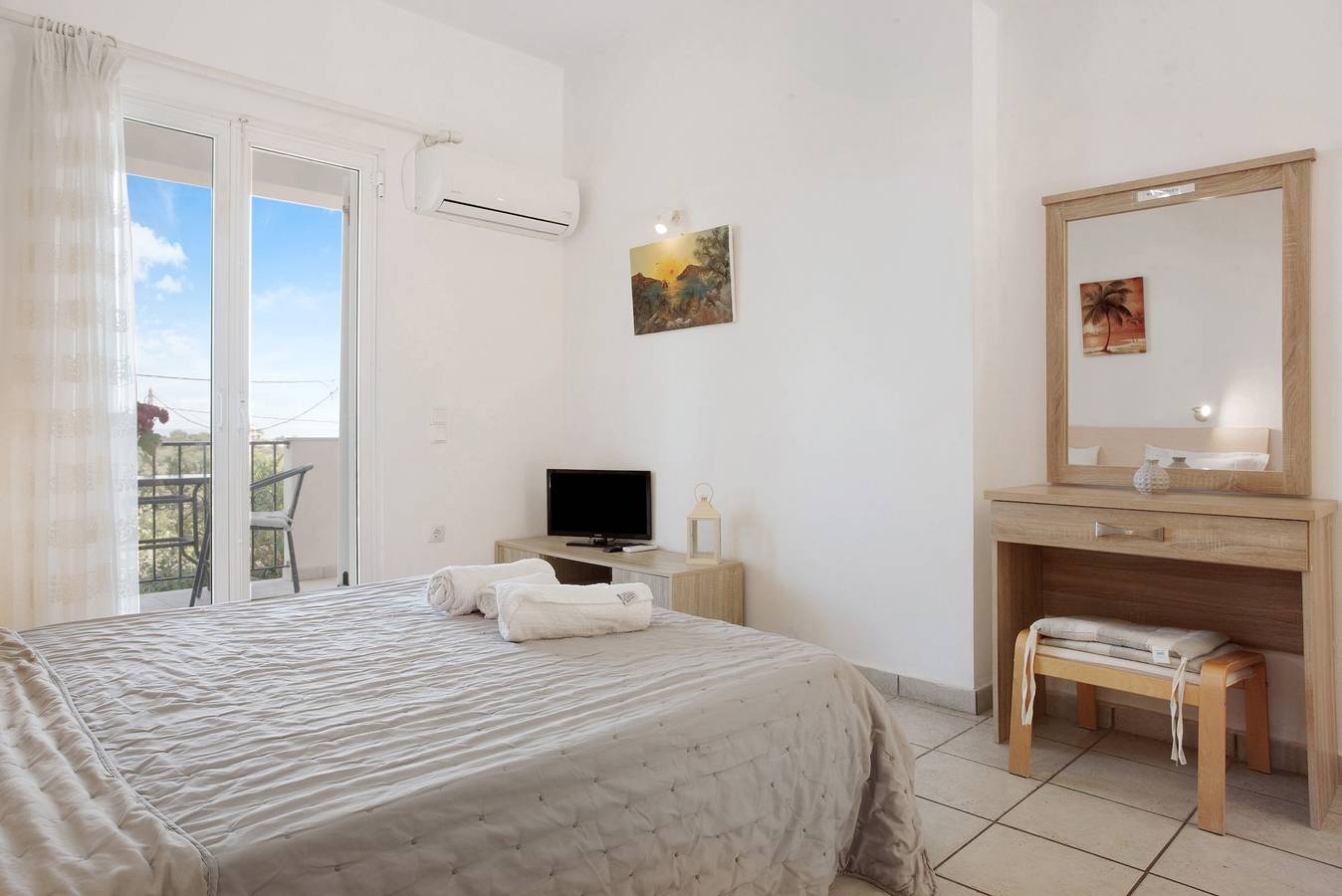 Entire studio, Studio "Yiannis - Studio 5" with Sea View, Shared Garden & Wi-Fi in Planos, Zakynthos