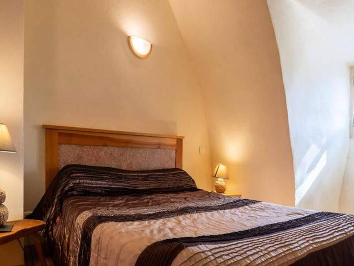 Gîte pour 4 personnes, avec jardin et piscine, adapté aux familles à Les Vignes - 4