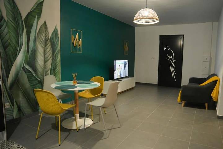 Villa pour 4 personnes, avec jardin et jacuzzi ainsi que sauna et piscine
