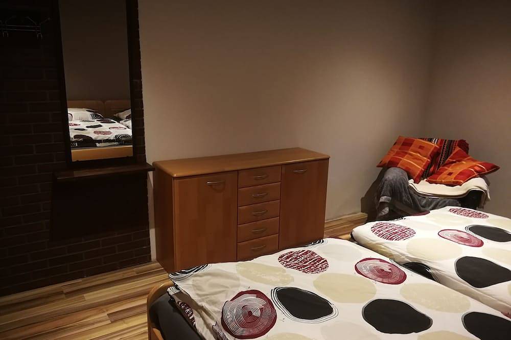 Ganze Wohnung, Ferienwohnung/monteurwohnung für 1-5 Personen mit Balkon in Neustadt bei Coburg, Oberes Maintal - Coburger Land