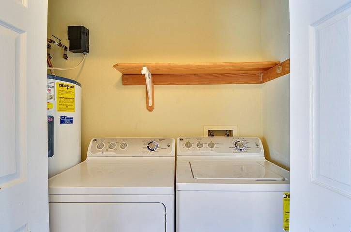 Vacation rental for 18 people, with pool and terrace as well as hot tub in Corolla