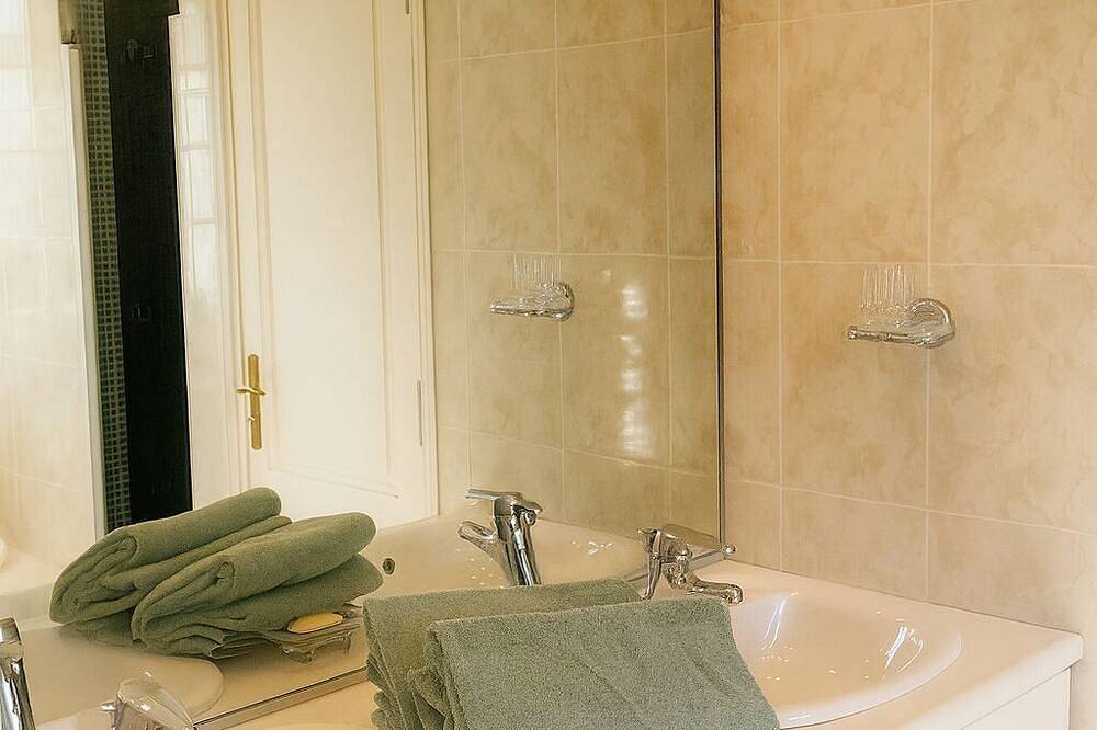 Great and Beautiful property with quiet pool / lake / sea / golf in Tourrettes, Draguignan region