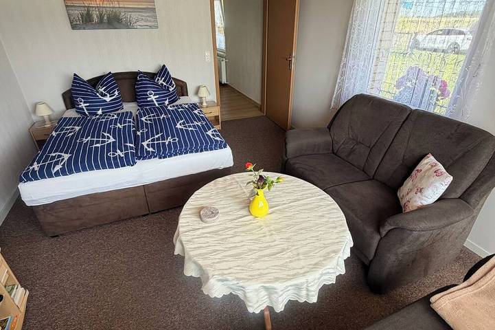 Appartement entier, Confortable, abordable, calme, entouré par le port avec prairies, les animaux domestiques in Pruchten, Vorpommern-Rügen