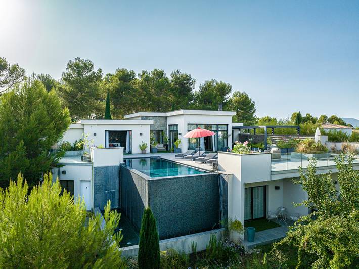 Location de vacances pour 14 personnes, avec Vue sur l’océan et Balcon/Terrasse ainsi que Jardin et Sauna à Saint-Gély-du-Fesc