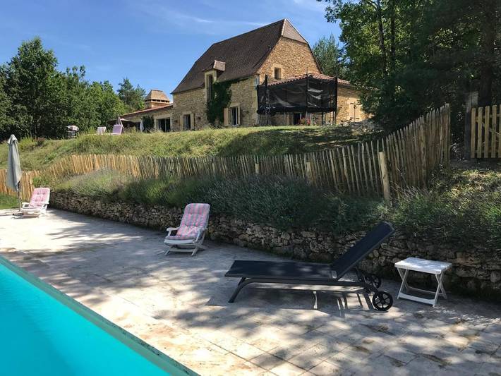 Location de vacances pour 8 personnes, avec vue ainsi que terrasse et piscine à Tursac - 2
