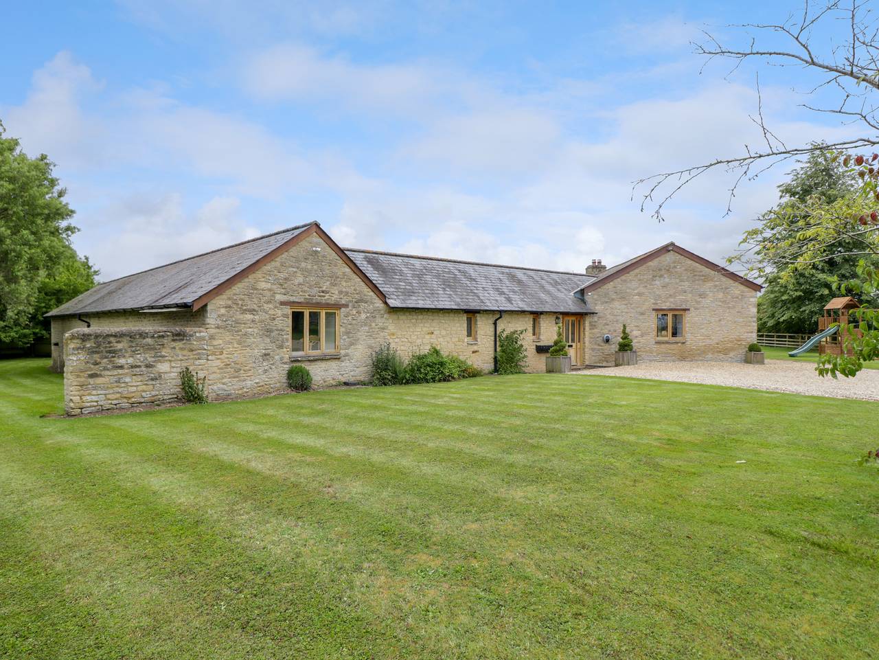 Log Cabin for 8 People in The Cotswolds, South East England