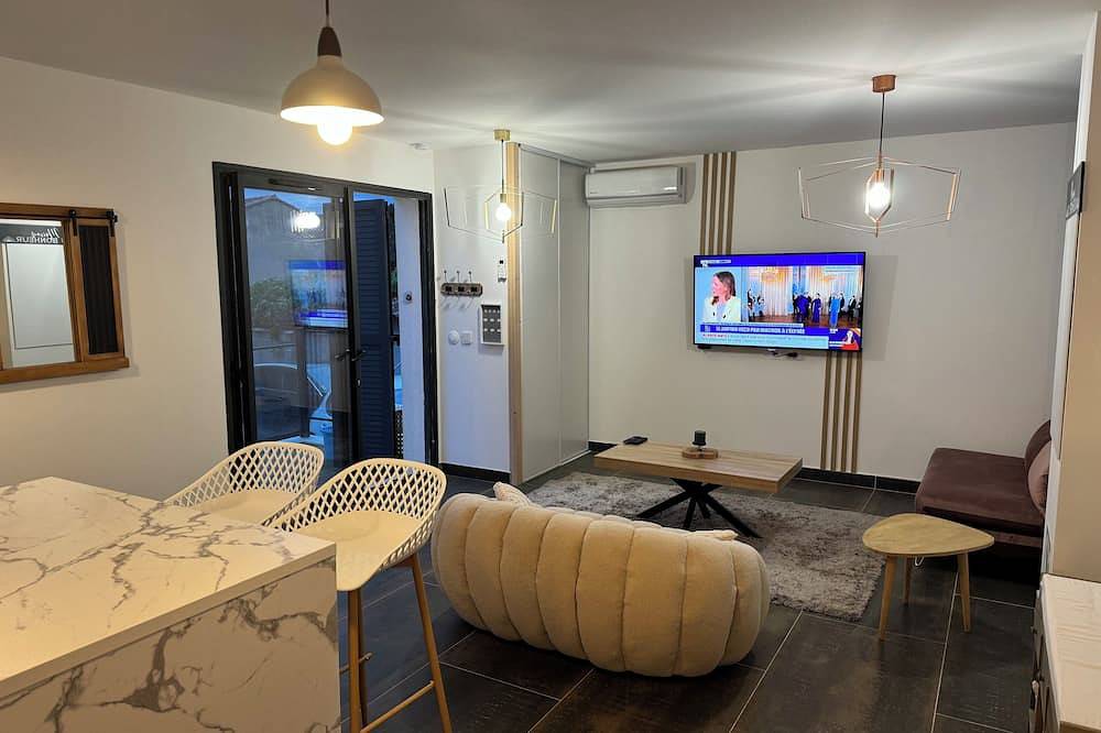 Entire apartment, Appartement 2 Pièces à 5min des Calanques de la Côte Bleue in Ensuès-la-Redonne, Istres region