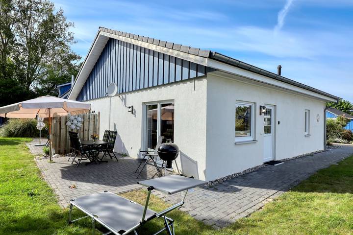 Ferienhaus für 4 Personen, mit Terrasse und Garten in Altefähr