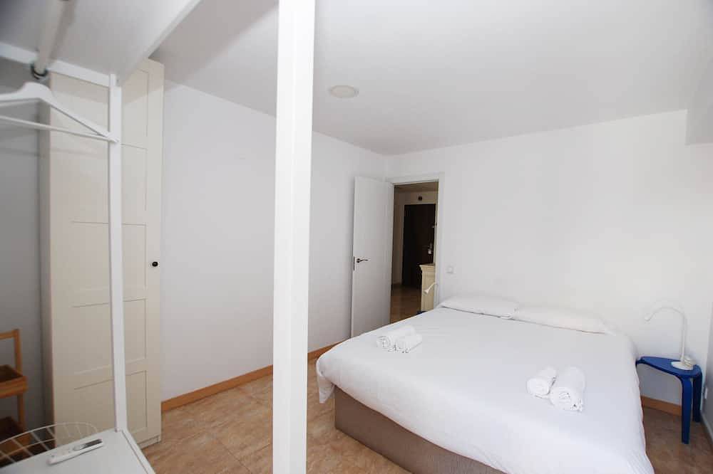 Entire apartment, Casa Cami Ral - In front of the beach and train station in Premià de Mar, Costa del Maresme