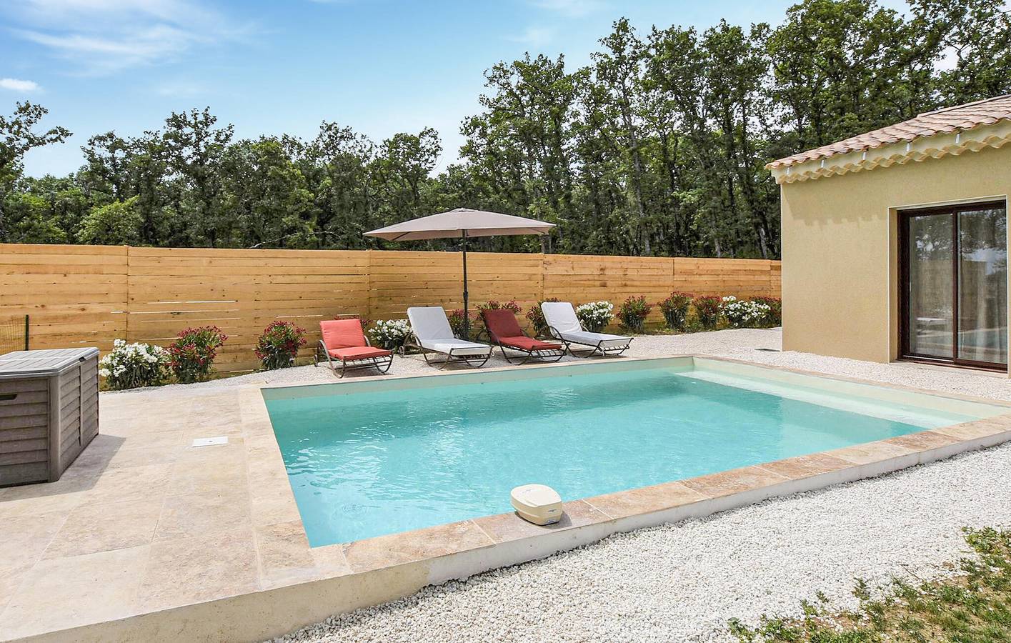 Modernes Apartment mit Pool und Garten, 2 km von Grignan entfernt in Grignan, Nyons und Umgebung