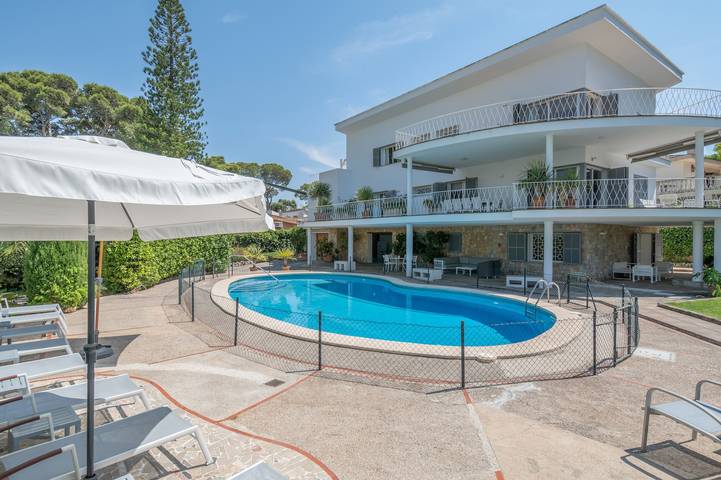 Ferienhaus für 12 Personen, mit Balkon und Garten sowie Sauna