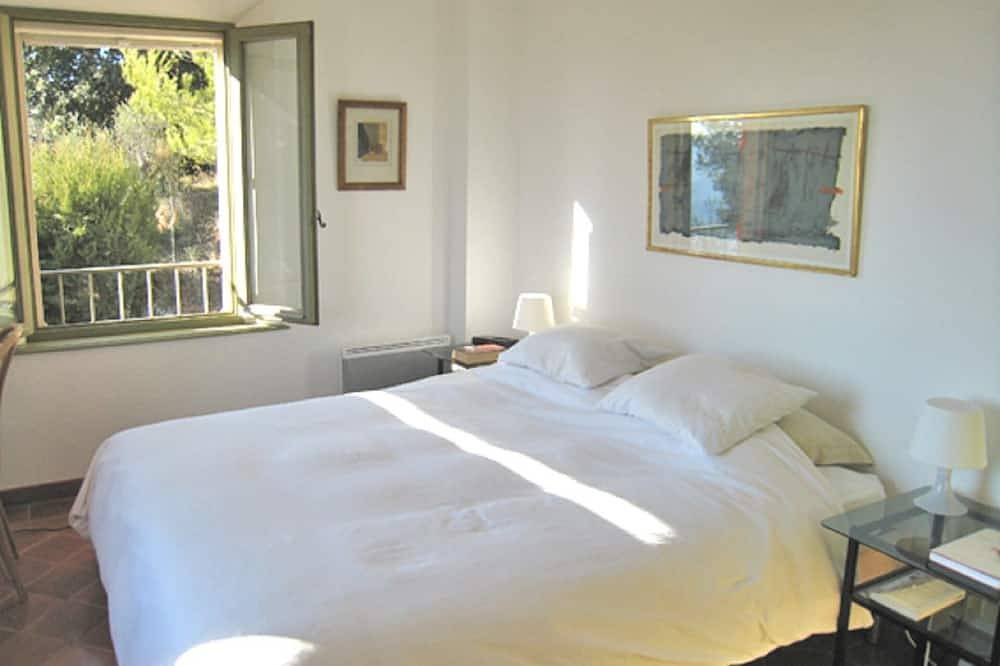 Stunning view of the Mediterranean Sea, 20m infinity pool, separate guest house in Le Tignet, Cannes region
