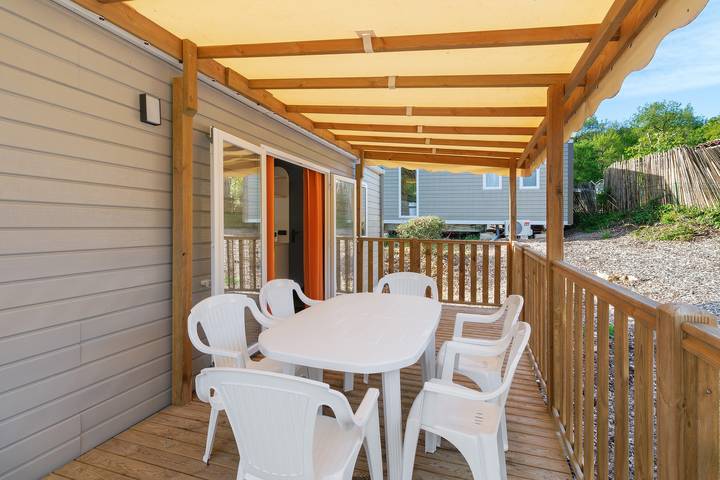 Mobil home pour 6 personnes, avec bassin pour enfant et jardin, adapté aux familles à Bouzic - 2
