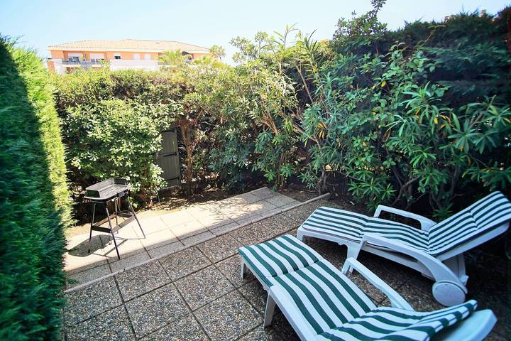 Gîte pour 4 personnes, avec jardin et piscine, adapté aux familles à La Seyne-sur-Mer - 2