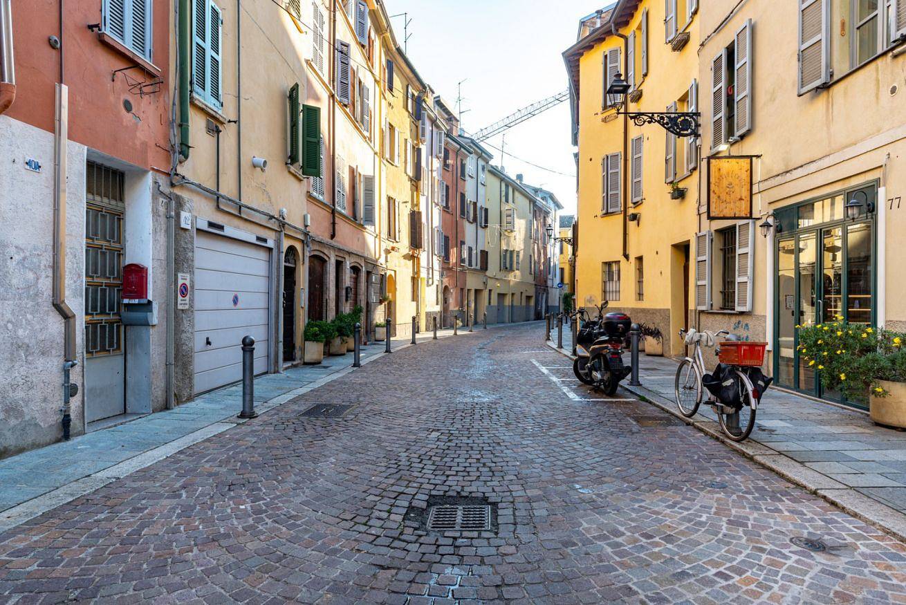 Apartamento entero, Parma Station Colorful Apartment with Balcony x5 in Parma, Provincia de Parma