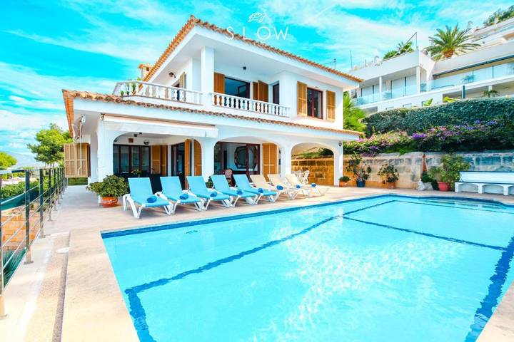 Location de vacances pour 8 personnes, avec jardin ainsi que piscine et terrasse à Santa Ponsa