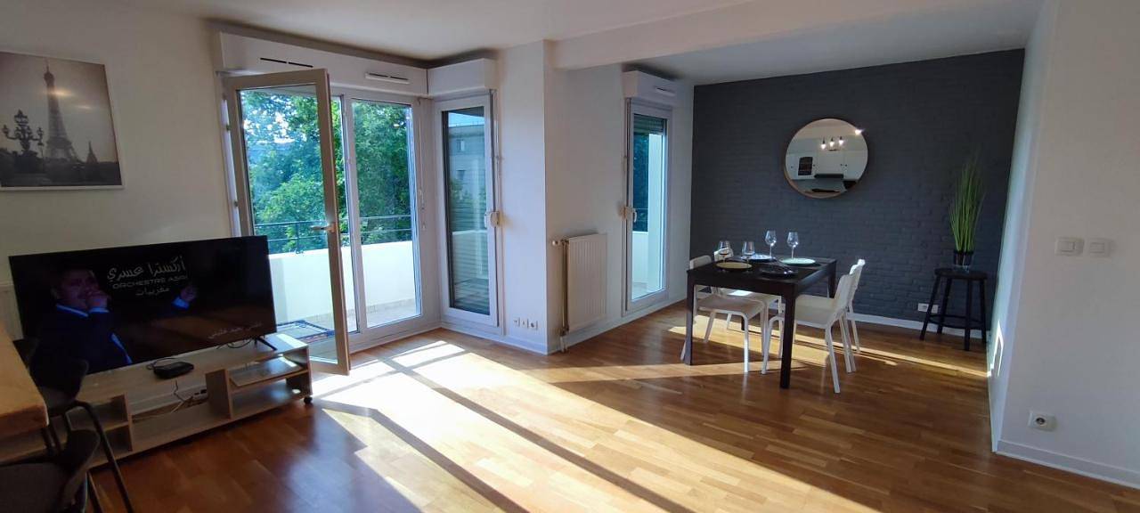 Appartement entier, Three-Bedroom Apartment in Nanterre, Hauts-de-Seine
